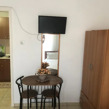 Nikos Appartement *