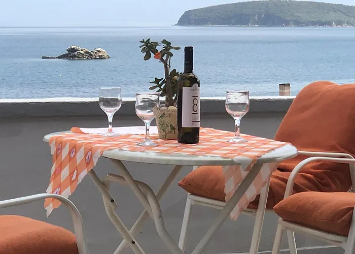 Nikos Appartement *