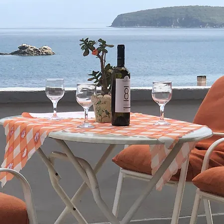 Nikos Apartment *